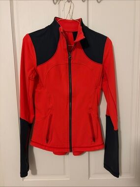 Lululemon Red and Grey Zip - size 4